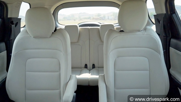 Captain Seats vs Bench Seats: कैप्टन सीट बनाम बेंच सीट, जानें कौन सा विकल्प है बेहतर