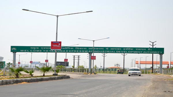 Yamuna Expressway: यमुना एक्सप्रेसवे पर गाड़ी चलाने के लिए अब जरूरी है यह ऐप, करें लें इंस्टाॅल