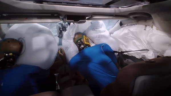 Dual Airbags Made Mandatory For Cars: कार में अब दो एयरबैग होंगे जरूरी, बढ़ेगी यात्रियों की सुरक्षा