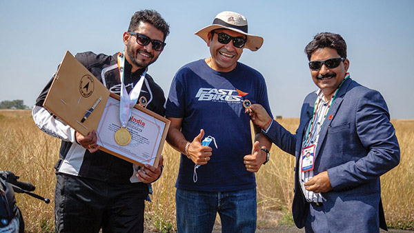 Pulsar NS200 Sets New Indian Record: पल्सर एनएस200 के नाम हुआ सबसे तेज 400 मीटर व्हीली का रिकॉर्ड