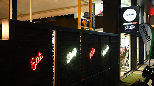 Benelli New Showroom In Pune: बेनेली ने पुणे में खोला अपना 40वां डीलरशिप, जिसमें है पहला बेनेली कैफे