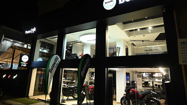 Benelli New Showroom In Pune: बेनेली ने पुणे में खोला अपना 40वां डीलरशिप, जिसमें है पहला बेनेली कैफे