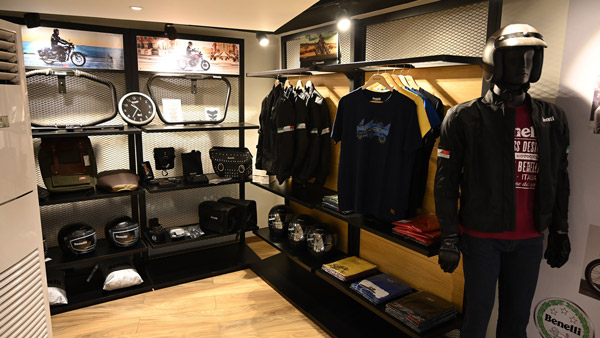 Benelli New Showroom In Pune: बेनेली ने पुणे में खोला अपना 40वां डीलरशिप, जिसमें है पहला बेनेली कैफे