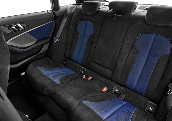 BMW 220i Sport Launched In India: बीएमडब्ल्यू 220आई स्पोर्ट भारत में हुई लॉन्च, जानें कीमत व फीचर्स