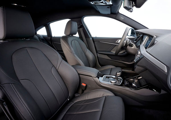 BMW 220i Sport Launched In India: बीएमडब्ल्यू 220आई स्पोर्ट भारत में हुई लॉन्च, जानें कीमत व फीचर्स