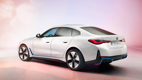 BMW i4 Electric Sport Sedan Unveiled: बीएमडब्ल्यू आई4 इलेक्ट्रिक सेडान का हुआ खुलासा, रेंज है 590 किमी