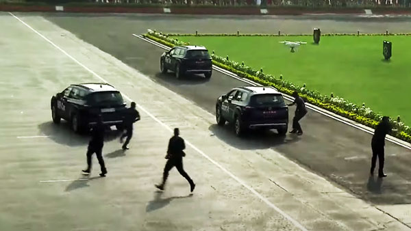 New Tata Safari Used By CSIF: सीआईएसएफ के ड्रिल में टाटा सफारी ने दिखाया अपना जलवा, देखें वीडियो New Tata Safari Used By CSIF: सीआईएसएफ के ड्रिल में टाटा सफारी ने दिखाया अपना जलवा, देखें वीडियो