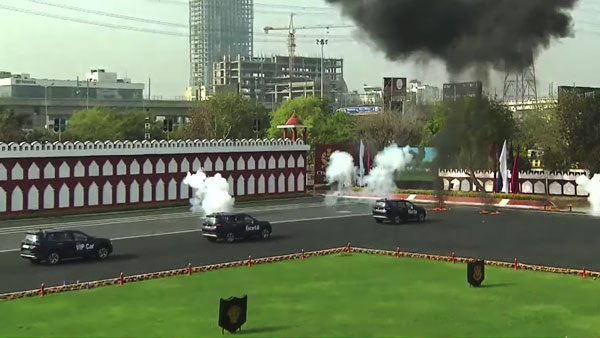 New Tata Safari Used By CSIF: सीआईएसएफ के ड्रिल में टाटा सफारी ने दिखाया अपना जलवा, देखें वीडियो New Tata Safari Used By CSIF: सीआईएसएफ के ड्रिल में टाटा सफारी ने दिखाया अपना जलवा, देखें वीडियो