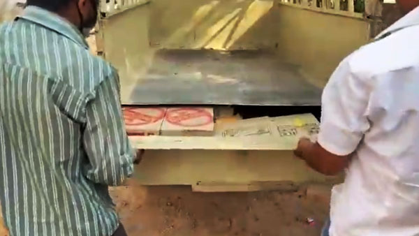 आनंद महिंद्रा ने शेयर किया शराब से भरे ट्रक का वीडियो, कहा ‘हम नहीं करते ऐसा वाहन डिजाइन’