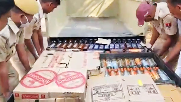 आनंद महिंद्रा ने शेयर किया शराब से भरे ट्रक का वीडियो, कहा ‘हम नहीं करते ऐसा वाहन डिजाइन’