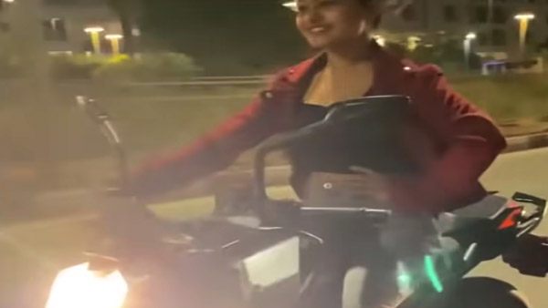 Girl Arrested After Stunt Video Goes Viral: इस लड़की का बाइक स्टंट वीडियो हुआ वायरल, पुलिस ने पकड़ा