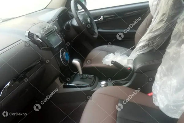 Isuzu D-Max V-Cross BS6 Reaches Dealership: इसुजु डी-मैक्स वी-क्रॉस बीएस6 डीलरशिप पहुंचना हुई शुरू, अप्रैल में होगी लॉन्च