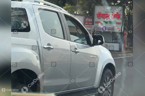 BS6 Isuzu D-Max V-Cross Spotted: इसुजु डी-मैक्स वी-क्रॉस बीएस6 टेस्टिंग के दौरान आया नजर, जल्द लॉन्च
