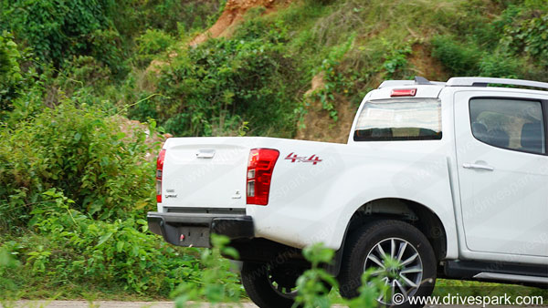 BS6 Isuzu D-Max V-Cross Spotted: इसुजु डी-मैक्स वी-क्रॉस बीएस6 टेस्टिंग के दौरान आया नजर, जल्द लॉन्च