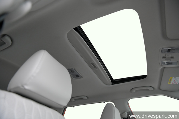 Kia Seltos Panoramic Sunroof: किया सेल्टोस में जल्द ही मिलेगा पैनारोमिक सनरूफ, जानें