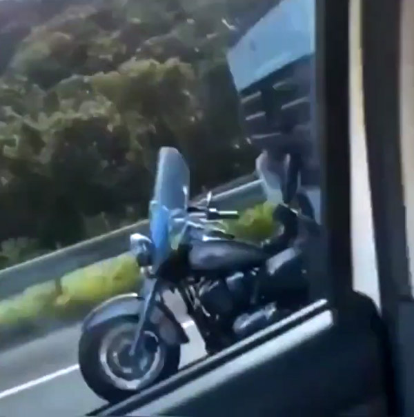 Lorry Driver Clings Biker For 40 Kms: लॉरी ड्राइवर ने बाइक को मारी टक्कर, बाइकर को 40 किमी तक घसीटा