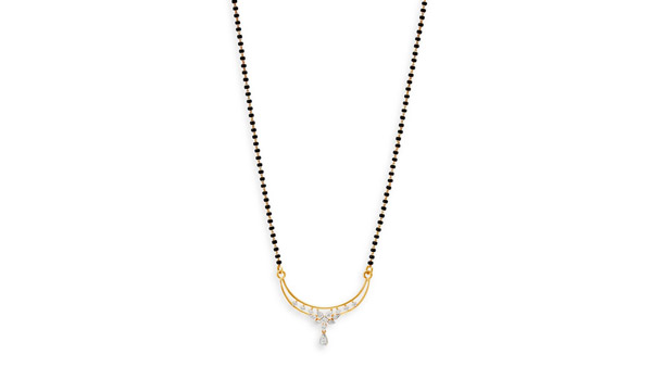 ट्रैफिक फाइन देने को नहीं थे पैसे, महिला ने गुस्से में पुलिस को सौंपा अपना मंगलसूत्र