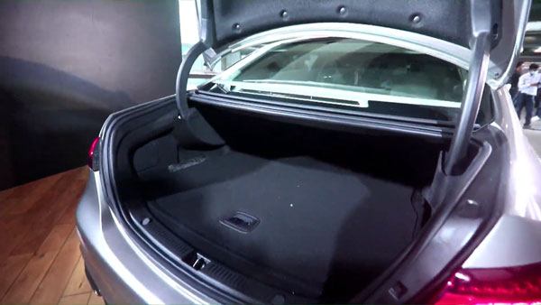 2021 Mercedes-Benz E-Class LWB Launched: मर्सिडीज ई-क्लास एलडब्ल्यूबी भारत में हुई लॉन्च, कीमत 63.6 लाख रुपये