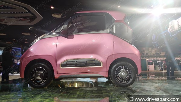 MG5 Electric Unveiled: एमजी5 इलेक्ट्रिक स्टेशन वैगन का हुआ खुलासा, सिंगल चार्ज पर देती है 400 किमी का रेंज