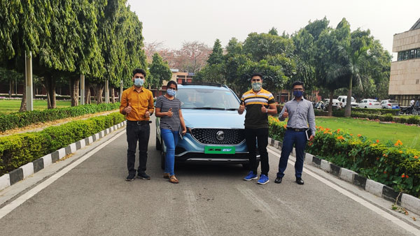 MG ZS EV Donated To IIT Delhi: एमजी ने आईआईटी दिल्ली जेडएस ईवी कार की दान, स्टूडेंट ऑटोनोमस तकनीक पर करेंगे रिसर्च