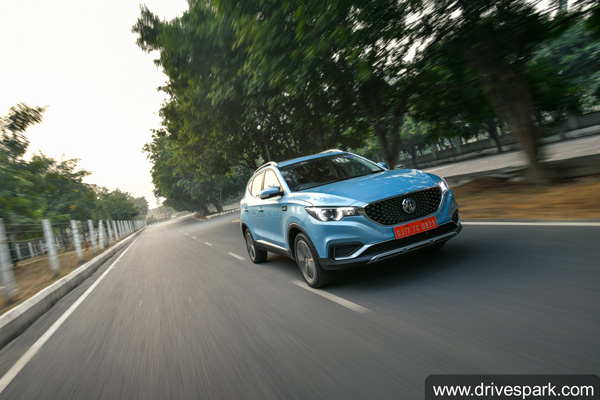 MG ZS EV Donated To IIT Delhi: एमजी ने आईआईटी दिल्ली जेडएस ईवी कार की दान, स्टूडेंट ऑटोनोमस तकनीक पर करेंगे रिसर्च