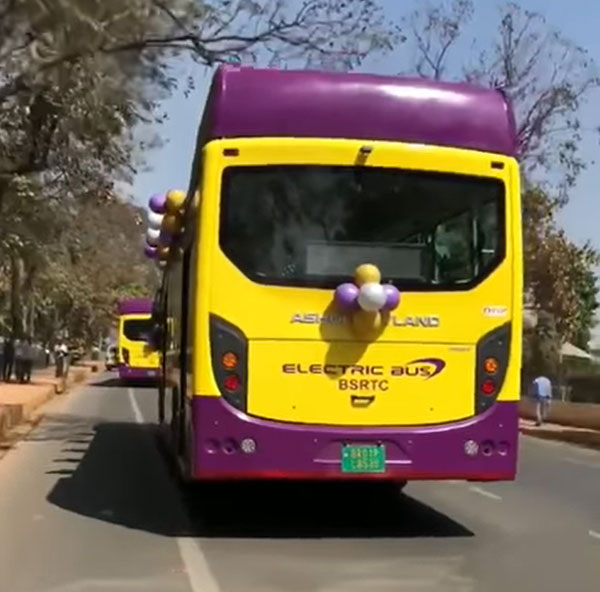 Nitish Kumar Flags Off Electric Buses: नीतीश कुमार ने बिहार में 12 इलेक्ट्रिक बसों को दिखाई हरी झंडी, जानें