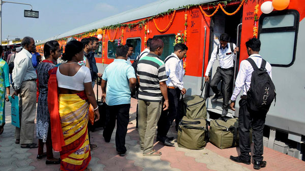 Delhi-Mumbai Rajdhani Push-Pull Locos: अब दिल्ली-मुंबई राजधानी ट्रेन से सफर करने पर बचेगा 90 मिनट, जानें कैसे
