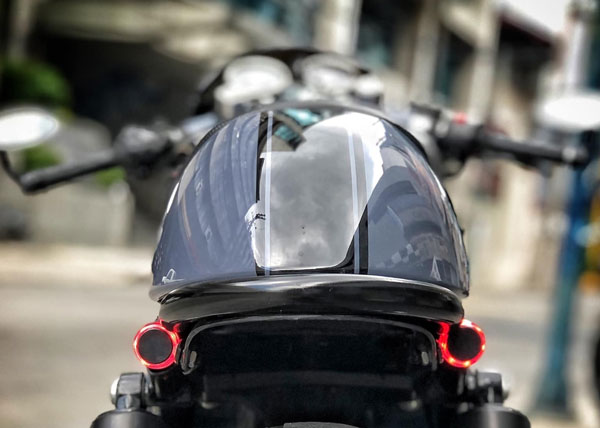 RE Interceptor 650 Modification: रॉयल एनफील्ड इंटरसेप्टर 650 को एक कैफे रेसर में किया तब्दील, देखें तस्वीरें