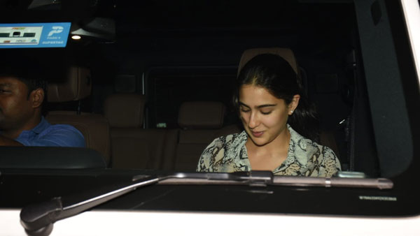 मर्सिडीज-बेंज जी-वैगन जी350डी एसयूवी में नजर आईं सारा अली खान, देखें वीडियो