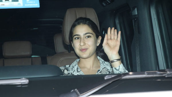 मर्सिडीज-बेंज जी-वैगन जी350डी एसयूवी में नजर आईं सारा अली खान, देखें वीडियो