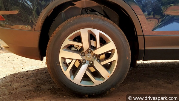 Tata Safari Alloy Modification: टाटा सफारी में लगाया गया नया अलॉय व्हील, दिख रही इतनी आकर्षक
