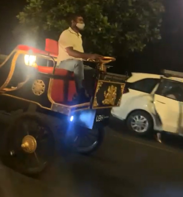 Electric Tongas In Mumbai: मुंबई में फिर से वापस आ रही विक्टोरिया तांगा, इस बार इलेक्ट्रिक अवतार में Electric Tongas In Mumbai: मुंबई में फिर से वापस आ रही विक्टोरिया तांगा, इस बार इलेक्ट्रिक अवतार में