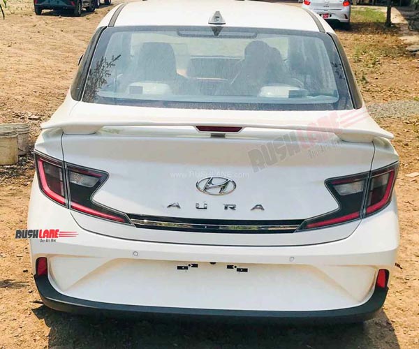 2021 Hyundai Aura Spotted At Dealership: नई अपडेटेड हुंडई औरा डीलरशिप पर आई नजर, जल्द होगी बिक्री