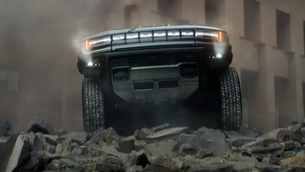 GMC Unveils Hummer Electric SUV: जीएमसी हमर इलेक्ट्रिक एसयूवी हुई पेश, सिंगल चार्ज में चलेगी 563 किमी