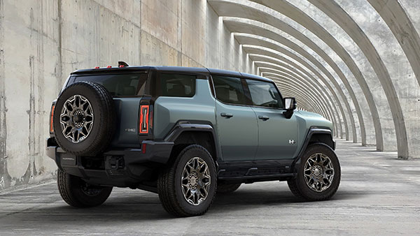 GMC Unveils Hummer Electric SUV: जीएमसी हमर इलेक्ट्रिक एसयूवी हुई पेश, सिंगल चार्ज में चलेगी 563 किमी