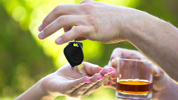 Make Car Travel Easy In Summer: गर्मियों में कार से सफर को बनाएं आसान, जानें कुछ जरूरी टिप्स