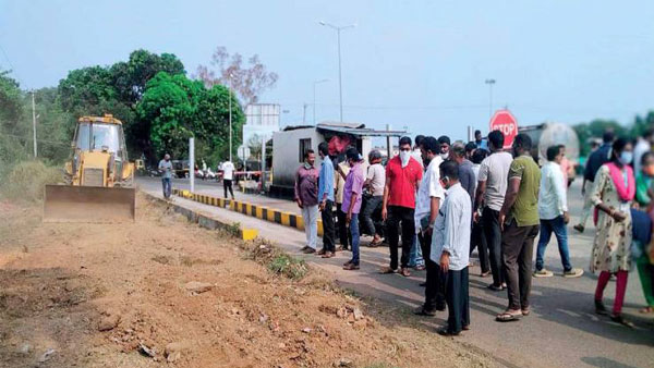 Villagers Built Bypass Road: टोल टैक्स से नाराज गांव वालों ने बना डाली बायपास सड़क