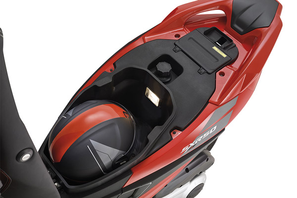 Aprilia SXR 50 Unveiled: अप्रीलिया ने पेश की एसएक्सआर 50 मैक्सी स्कूटर, जानें कैसा है डिजाइन, फीचर्स, इंजन