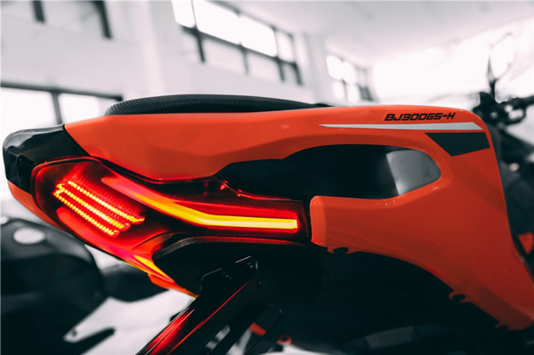 2021 Benelli 302R Unveiled: नई बेनेली 302आर हुई पेश, कावासाकी निंजा 300 को देगी टक्कर