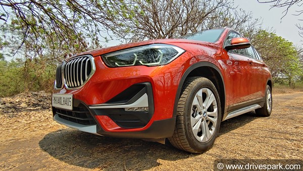 BMW X1 S-Drive 20d Review: बीएमडब्ल्यू एक्स1 एस-ड्राइव 20डी: जानें कैसी है यह कार, फीचर्स व इंजन