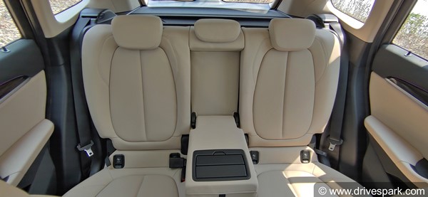 BMW X1 S-Drive 20d Review: बीएमडब्ल्यू एक्स1 एस-ड्राइव 20डी: जानें कैसी है यह कार, फीचर्स व इंजन