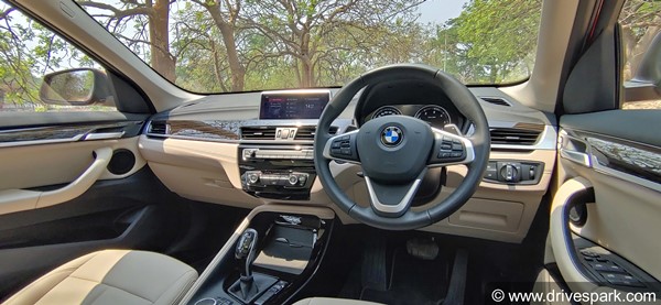 BMW X1 S-Drive 20d Review: बीएमडब्ल्यू एक्स1 एस-ड्राइव 20डी: जानें कैसी है यह कार, फीचर्स व इंजन