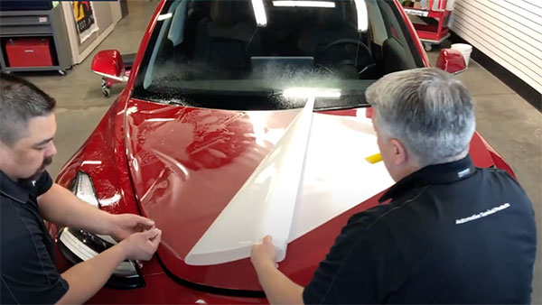 Car Detailing Service: कार डिटेलिंग करवा लिया तो भूल जाएंगे नॉर्मल वॉशिंग, जानिए कैसे होती है सफाई