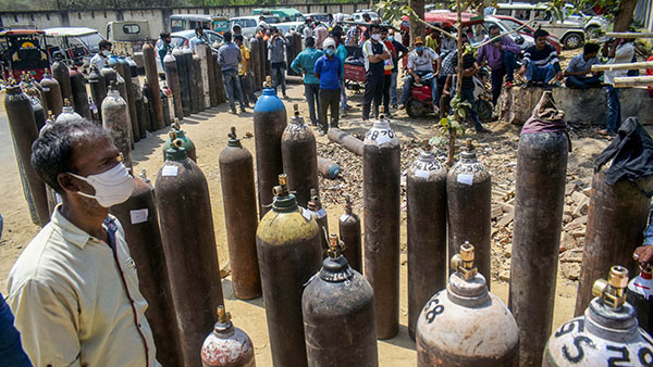 ऑक्सीजन सिलेंडर लेकर 1,400 किमी का तय किया सफर, जिगरी यार ने बचाई दोस्त की जान