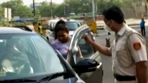 Delhi Couple Misbehaved With Police: कार में बिना मास्क पहने घूम रहा था कपल, पुलिस ने रोका तो करने लगे बवाल