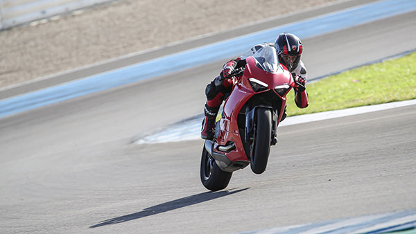 Ducati Panigale Copied: चीनी कंपनी ने बनाई डुकाटी सुपर बाइक की नकल, इंटरनेट पर वायरल हुई तस्वीरें