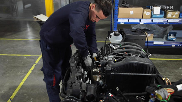 SUV Made Of Fibreglass: फाइबर ग्लास से बनाया एसयूवी, निर्माण के लागत में आई कमी