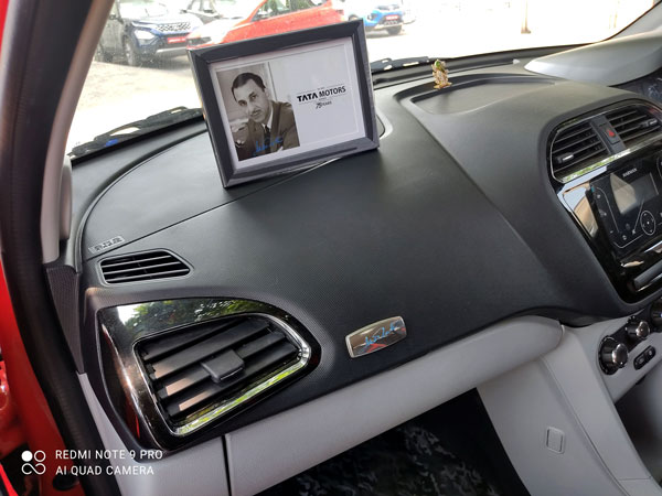 Tata Tiago Founders Edition: टाटा टियागो फाउंडर्स एडिशन की तस्वीरें आई सामने, जानें कितनी है अलग