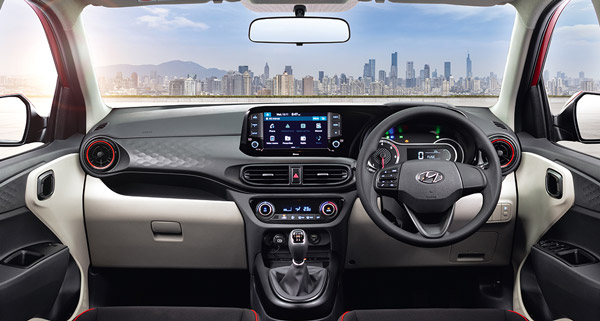 2021 Hyundai Aura Spotted At Dealership: नई अपडेटेड हुंडई औरा डीलरशिप पर आई नजर, जल्द होगी बिक्री