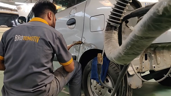 Hyundai Santro Xing Restored: 16 साल पुरानी हुंडई सेंट्रो को दोबारा किया रिस्टोर, लग रही नई जैसी